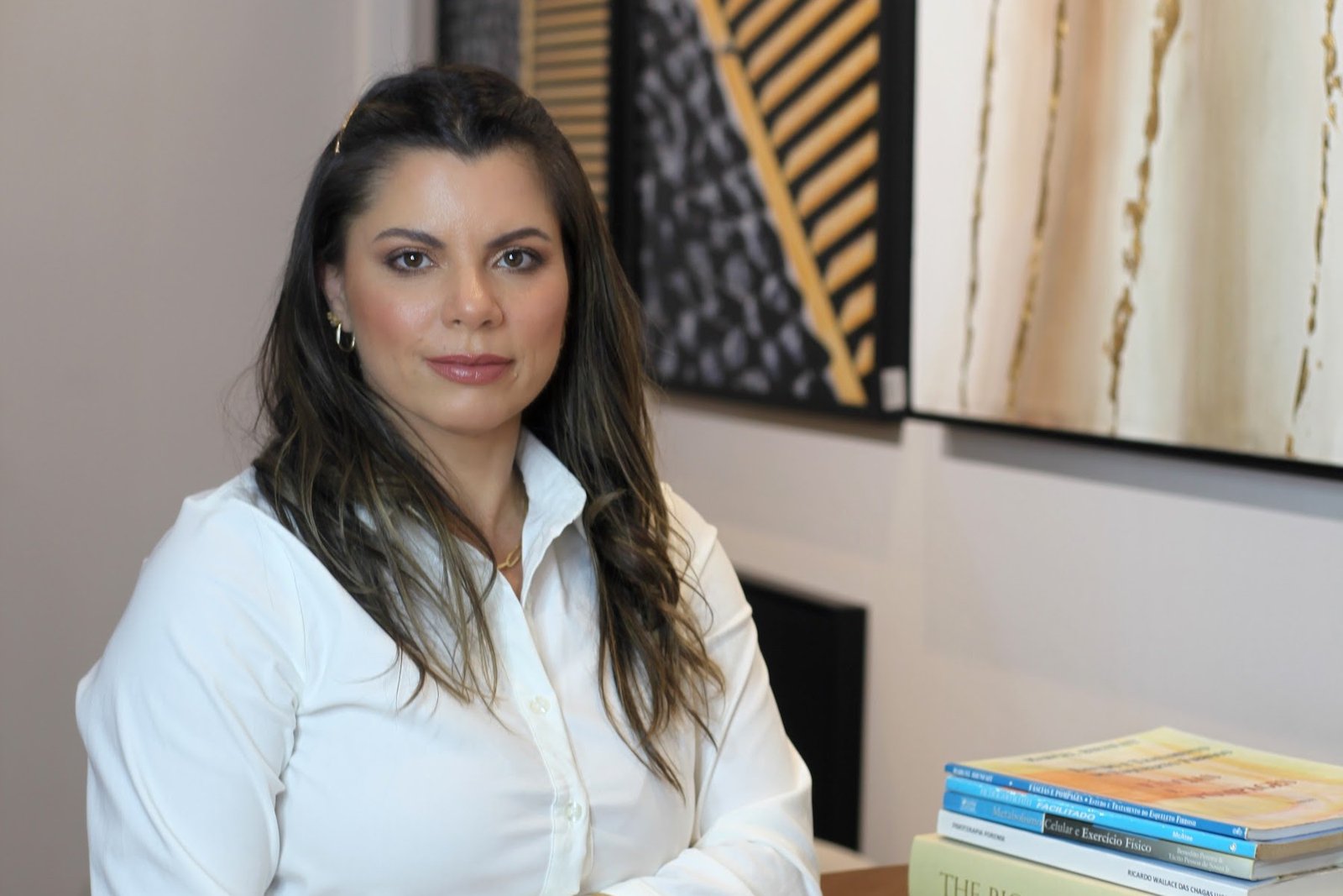 Dra. Fernanda Marques, fisioterapeuta do Instituto Valens, em seu consultório